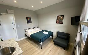 Holloway Suites - Next To Emirates Stadium - Private Bathroom - Shared Kitchen