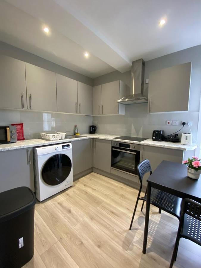 Holloway Suites - Next To Emirates Stadium - Private Bathroom - Shared Kitchen London Exterior foto
